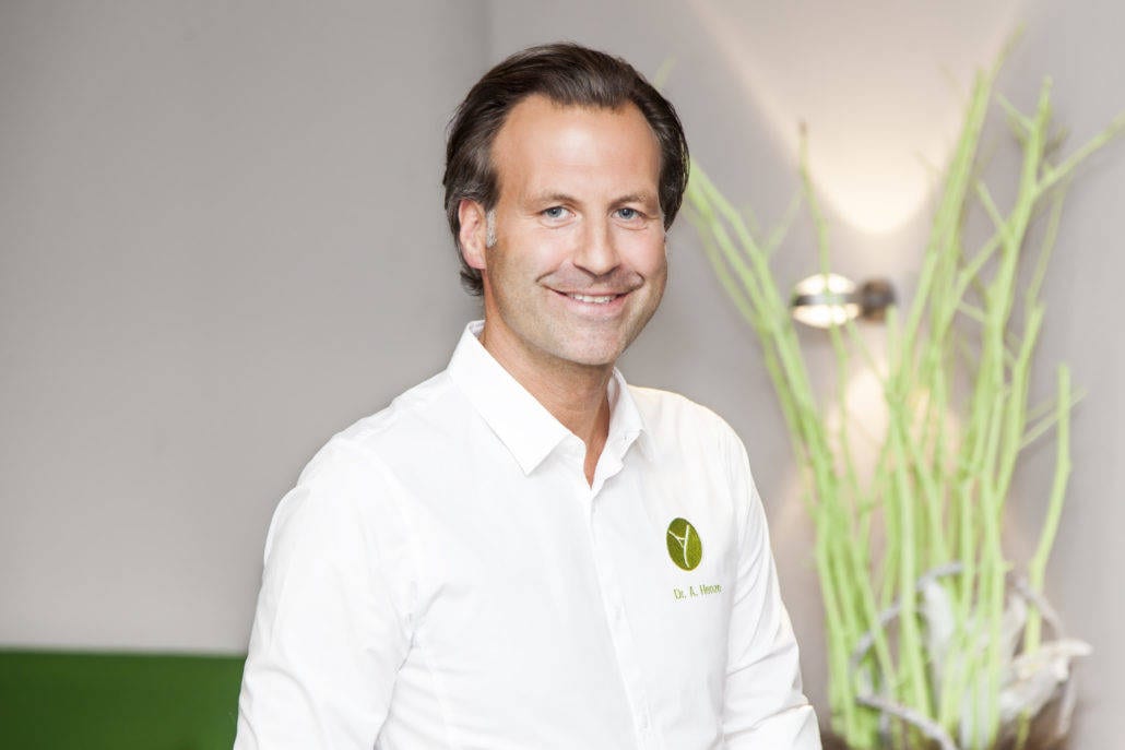 Dr. Alexander Henze